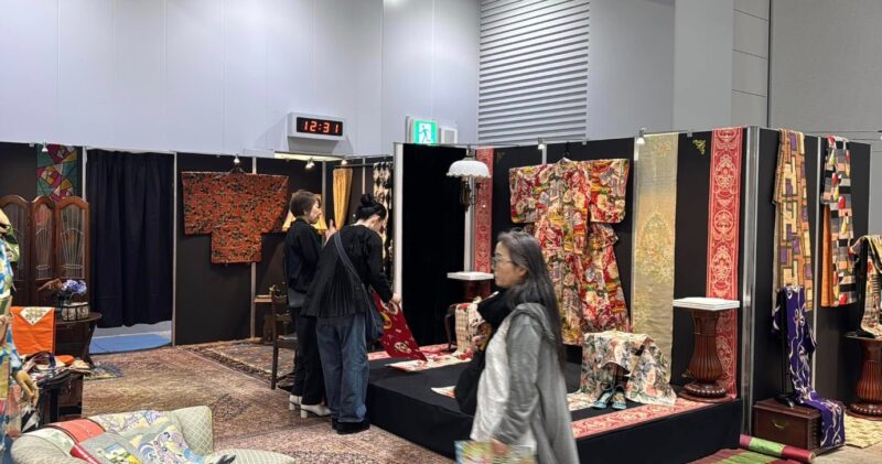 骨董品グランデ2025の会場の様子_展示会営業術